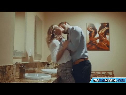 ❤️ Kiam belplena blondulo delogas vin en publika necesejo Kvalita sekso ĉe eo.japangaysex.ru ❤